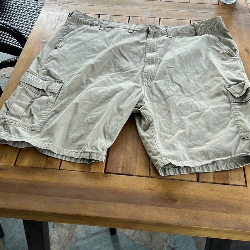 Men’s Wrangler Size 46 Cargo Shorts - Wrangler